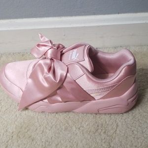 Fenty puma- Rihanna satin bow sneakers